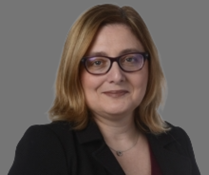 Sophie Vlahakis Headshot